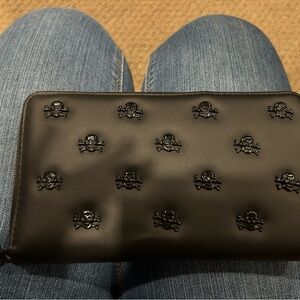 Betsey Johnson Black Skull-Accent Zip Wallet